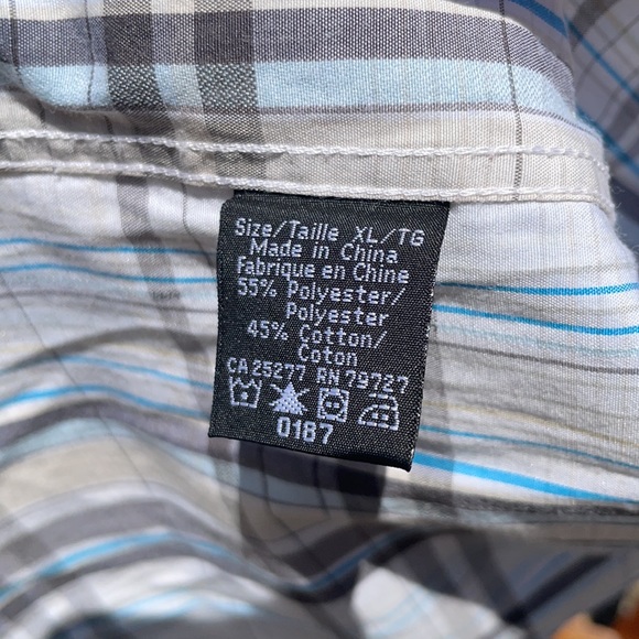 Airwalk Men Button Down Short Sleeve Shirt - Picture 7 of 7